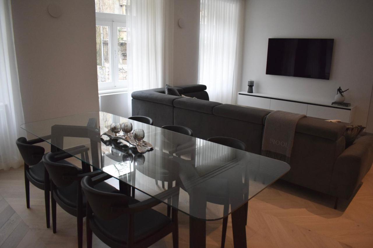 Centre Luxury